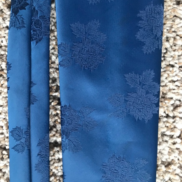 Blue necktie - Picture 2 of 2